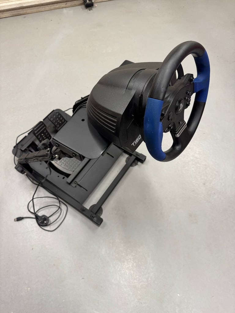 PS4 Racing Simulator Trustmaster 150 Steering Wheel & pedals complets with Stand