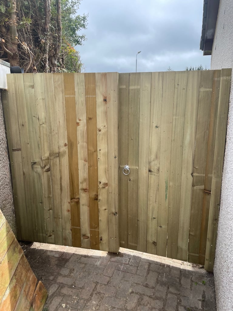 Fence and gate