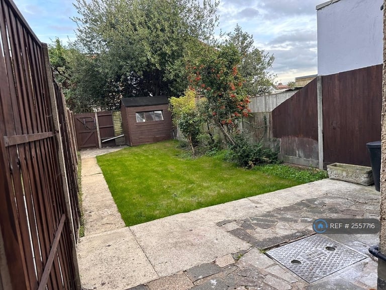 image for 3 bedroom house in Tudor Road, Hayes, UB3 (3 bed) (#2557716)