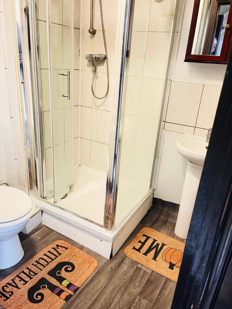 Spacious & Cosy Ensuite Room for Rent in - UB7 7DQ