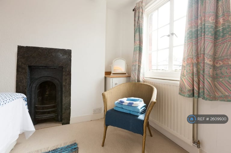 3 bedroom house in Reading Road, Henley-On-Thames, RG9 (3 bed) (#2609930)