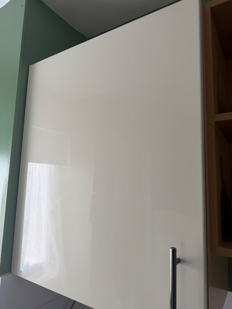 Cream gloss howdens cupboard doors/draws