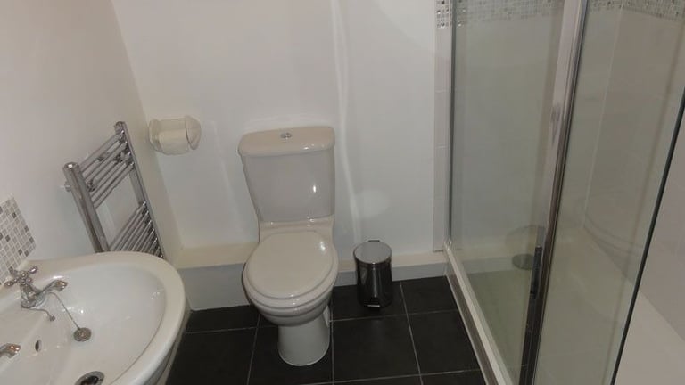 Immaculate ground floor fully-furnished apartment in Victoria Park, Manchester
