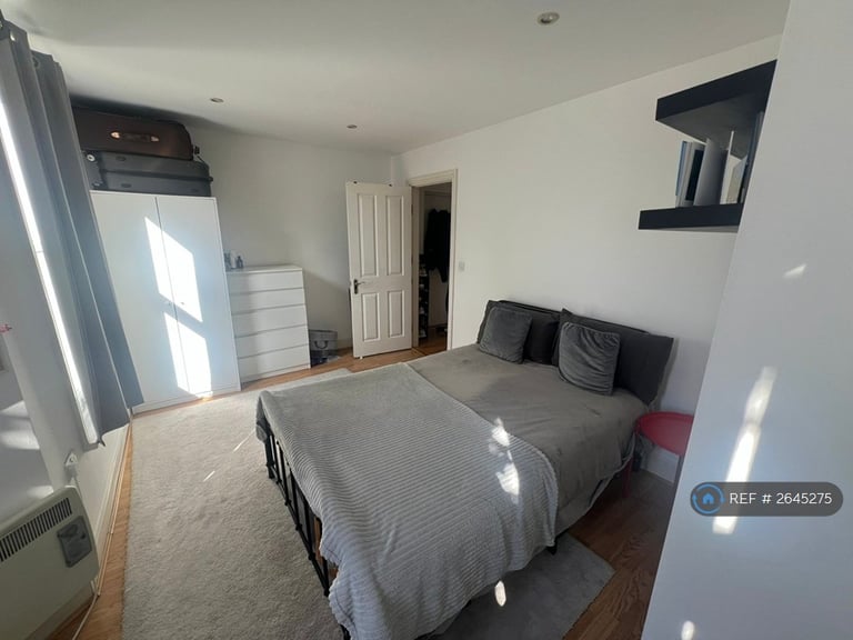 1 bedroom flat in Wavertree Road, London, SW2 (1 bed) (#2645275)