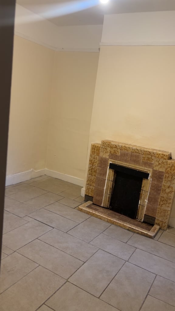 2 bedroom flat with large private garden Chatham 