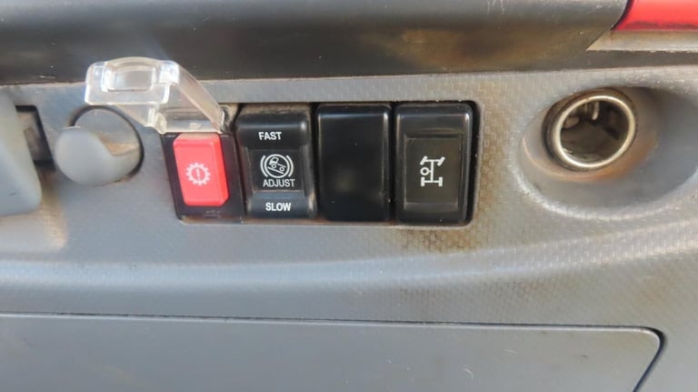 2011 Isuzu Trucks forward  f110.210 skip loader 