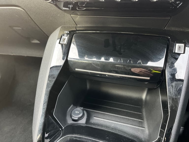  Peugeot E 208 50kwh Allure Hatchback 5dr Electric Auto 7.4kw Charger 136 Ps