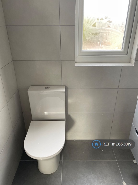 1 bedroom in Hereward Gardens, London, N13 (#2653019)