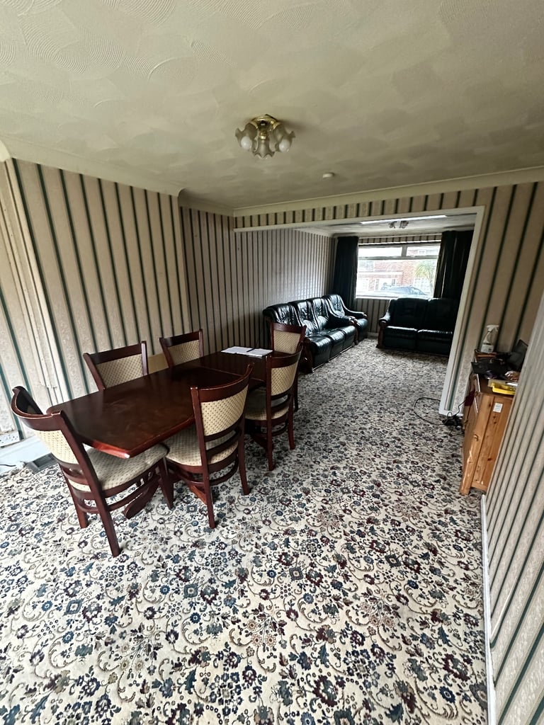 3 Bed 2 Reception LU4