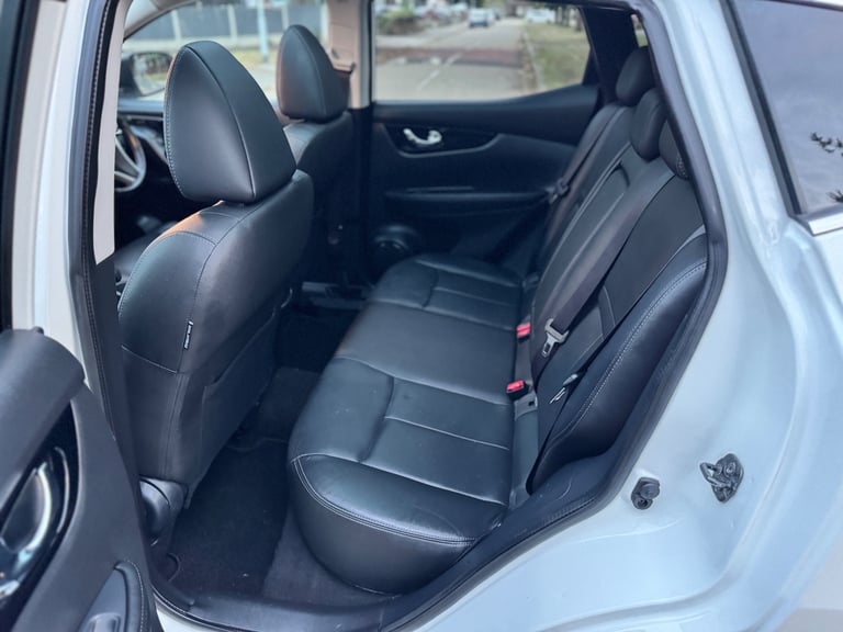 Nissan, QASHQAI, Hatchback, 2015, Manual, 1197 (cc), 5 doors