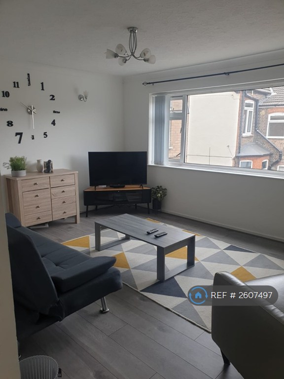 image for 2 bedroom flat in New Bedford Road, Luton, LU3 (2 bed) (#2607497)