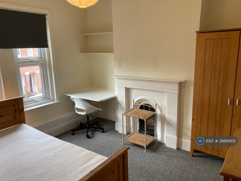 5 bedroom house in Milton Road, Southampton, SO15 (5 bed) (#2666905)