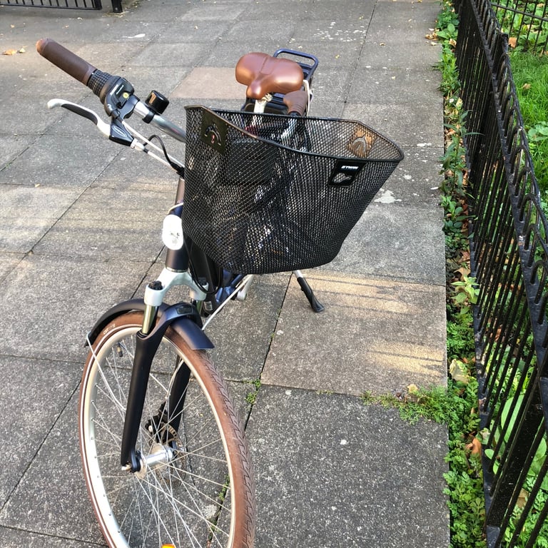 Lovely Adult Electric City Bike Bicycle 36V Battery Elops in very good condition 