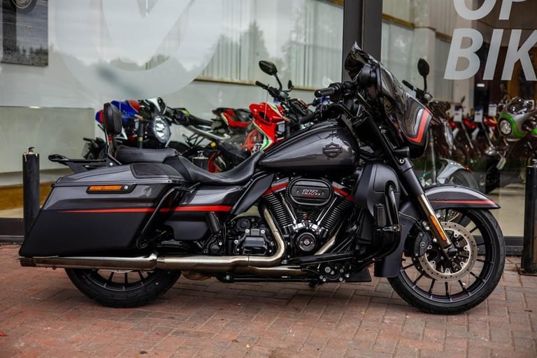 Harley-Davidson CVO SPORTGLIDE ! PANNIERS ! STUNNING