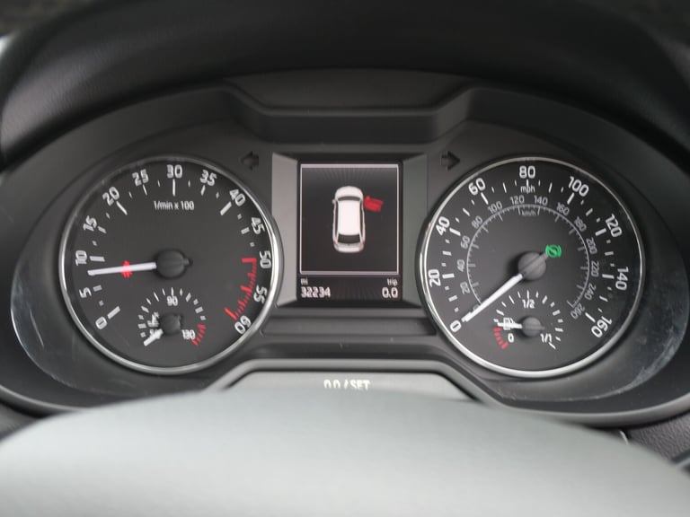 2014 Skoda Octavia 2.0 TDI Elegance DSG Euro 5 (s/s) 5dr Only 32000 Miles