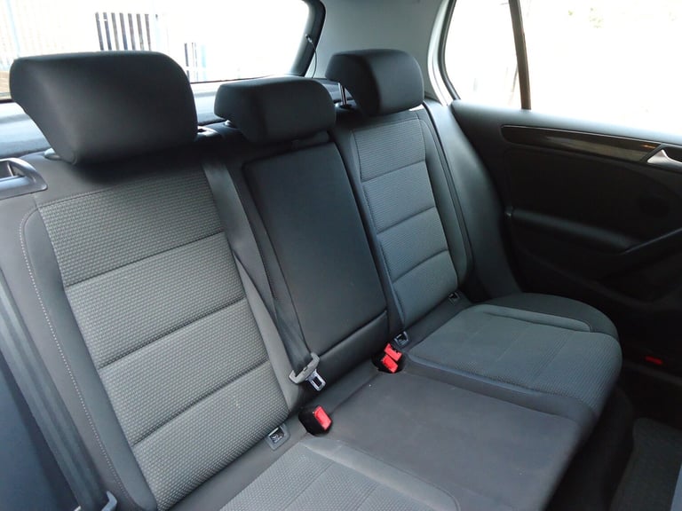 VOLKSWAGEN GOLF 1.6 TDI Match Silver Auto Diesel 2012