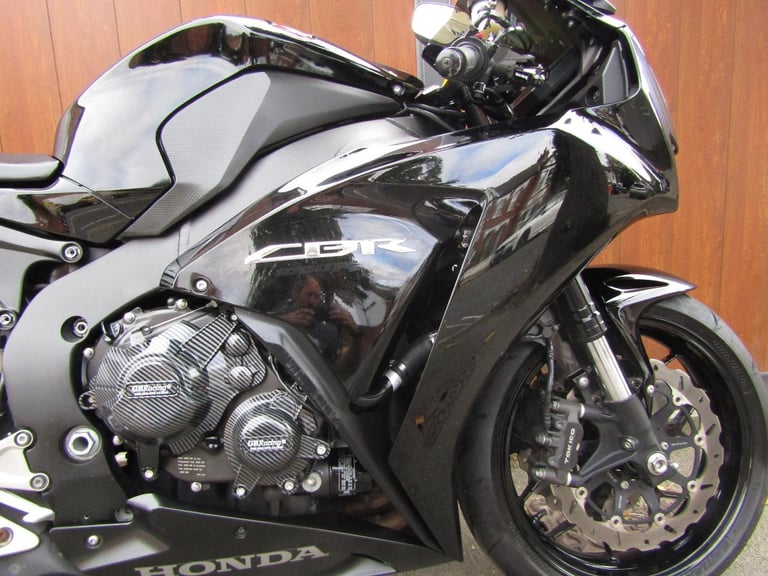 HONDA CBR 1000 RR *2017 * MODEL * AMAZING CONDITION * 9300 MILES *