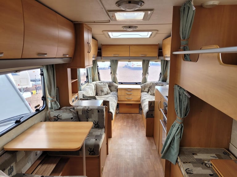 * SALE AGREED*Swift Fairway 590 2005 Twin Axle 6 Berth - Motor Mover, Fixed Bunk