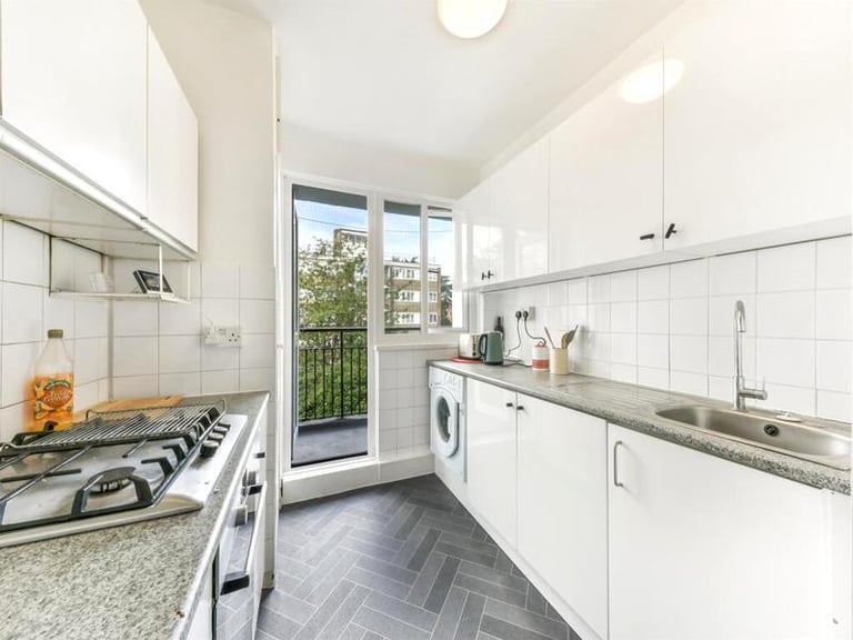 Bright and spacious room available in Whitechapel