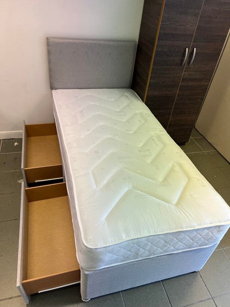 image for 🔥🔥Best Quality Stylish and luxurious Beds With Mattress delivery one year quality warrenty🔥🔥