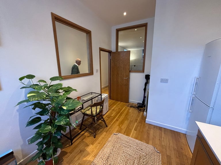 Superb one bedroom ground floor flat in Stoke Newington N16 9HS