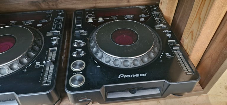 Pioneer CDJ 1000 Mk2 x2 + Behringer Djx 750 mixer
