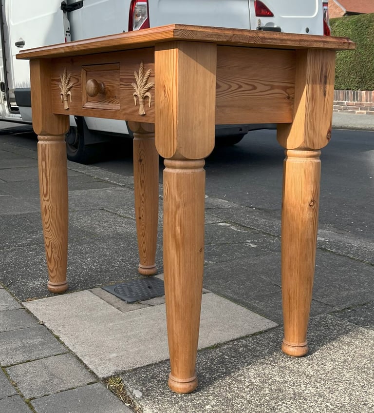 A CHUNKY SOLID PINE SIDE TABLE WITH WHEATSHEAF MOULDINGS