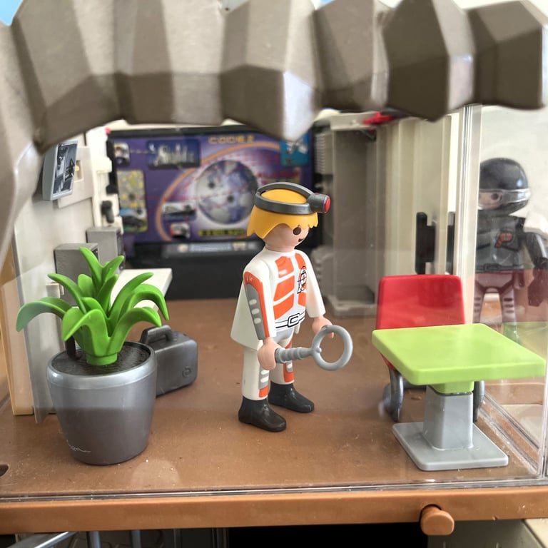 Playmobil 4875 Top Agents Secret HQ. Figures, vehicles, accessories, box, manual, tool. 7-12 yrs
