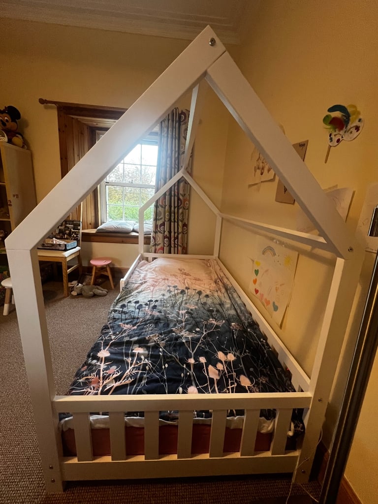 Single Montessori house bed (white)