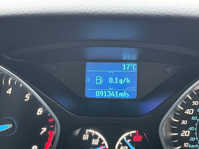 2014 Ford Focus 1.0 125 EcoBoost Zetec 5dr HATCHBACK Petrol Manual