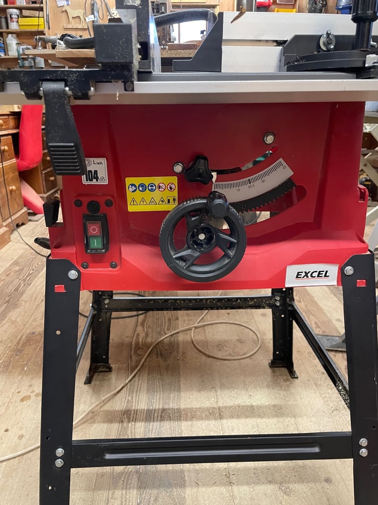 Tablesaw / mitre saw 