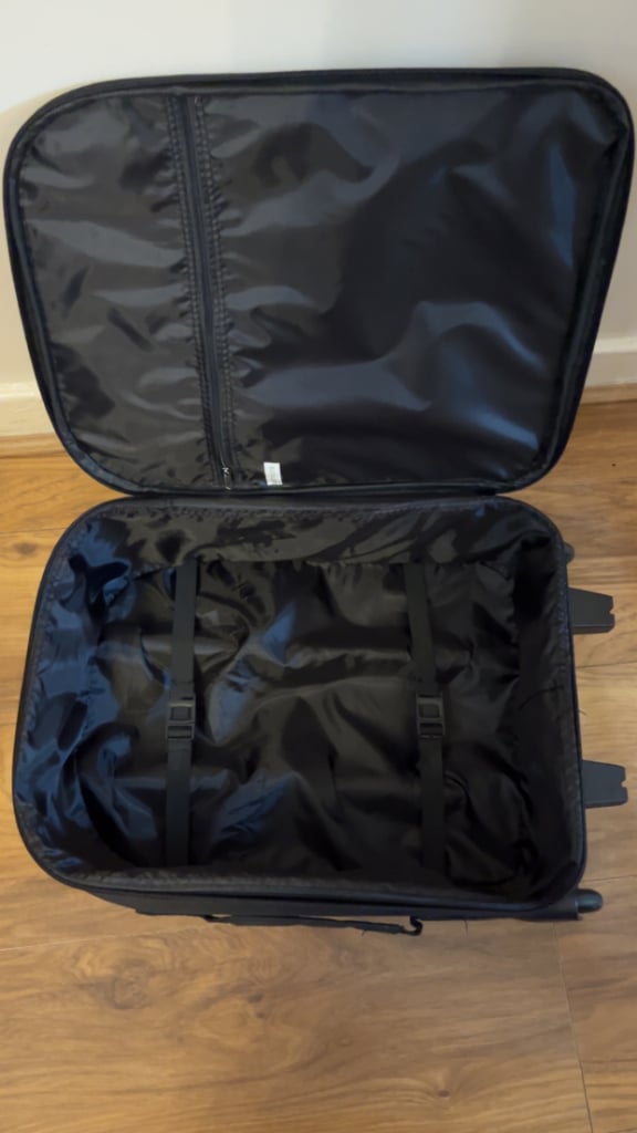 Black 2 Wheel Trolley Cabin Case Luggage with retractable handle*New Never Used*