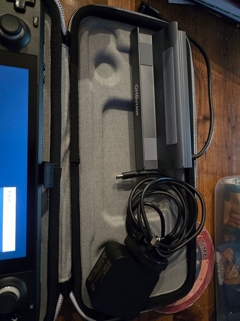 500gig steam deck + dock and case