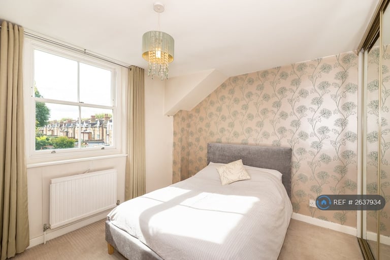 3 bedroom house in Trinity Road, London, SW17 (3 bed) (#2637934)