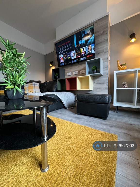 7 bedroom house in Garmoyle Road, Liverpool, L15 (7 bed) (#2667098)