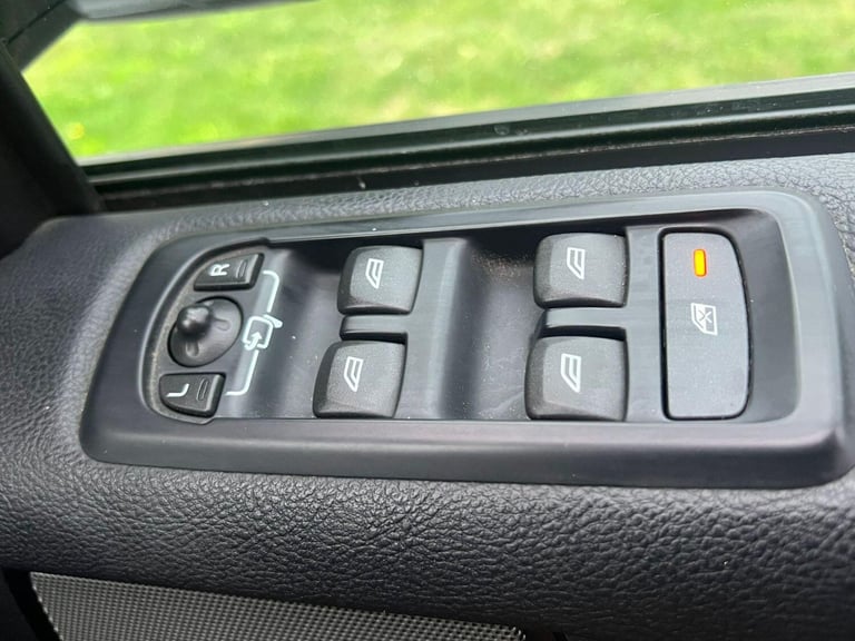 LAND ROVER DISCOVERY 4 3.0 SD V6 HSE 2015