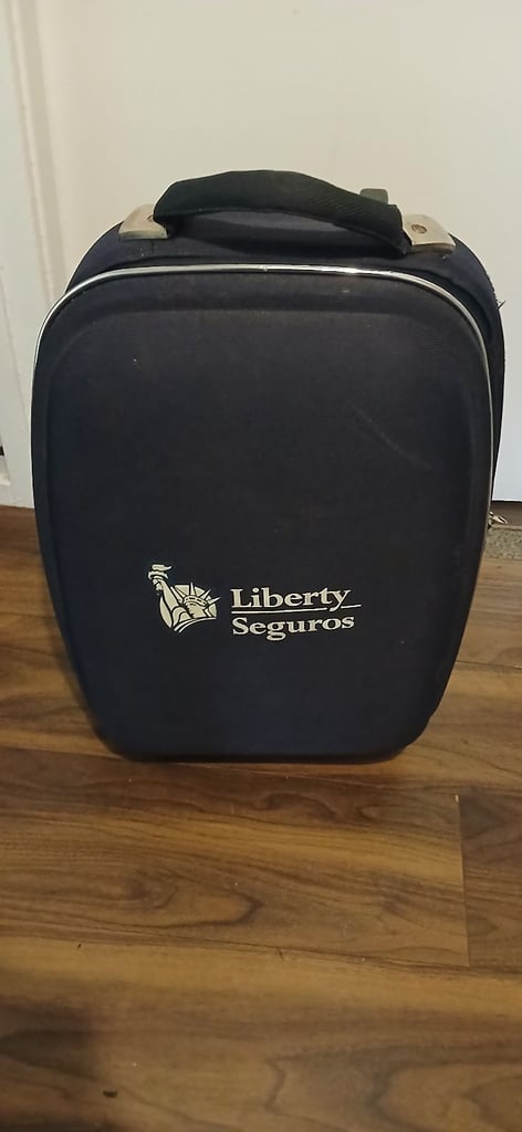 image for 2 X TRAVEL SUITCASES FOR SALE