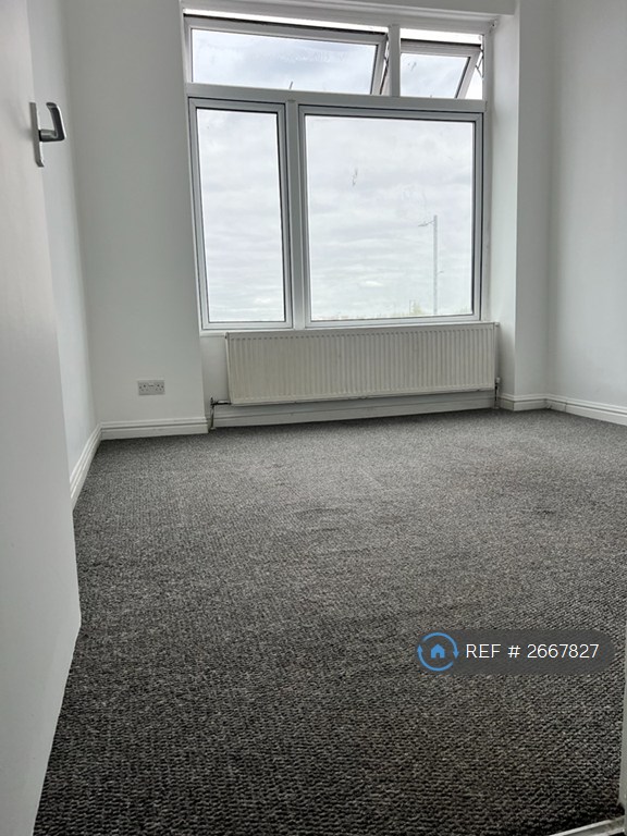2 bedroom flat in London Road, Westcliff-On-Sea, SS0 (2 bed) (#2667827)