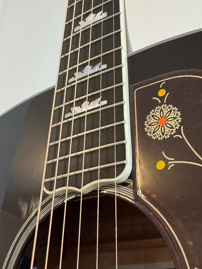 Sigma GJA-SG200+ Grand Jumbo Electro/Acoustic Guitar Sunburst