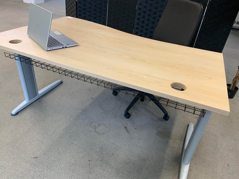 Used office wave desks for sale wood £75 each 30 available