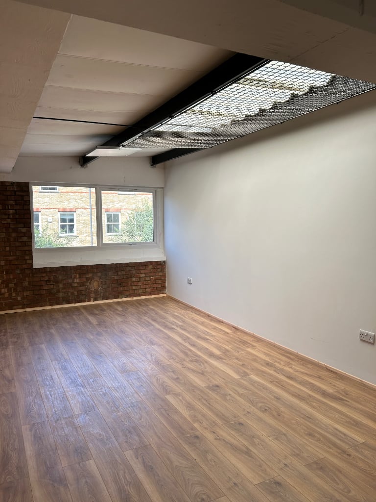 CREATIVE STUDIOS SOUTH LONDON / ART / TATTOO / BEAUTY / BILLS INCLUDED