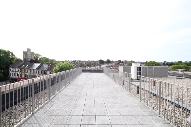 Chain Free! Hane Estate Agents offer a modern 2 bedroom 1st floor flat with a private balcony