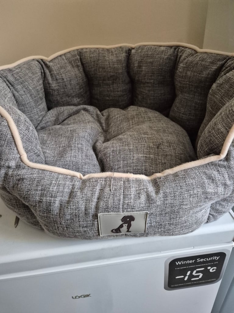 Dog bed 