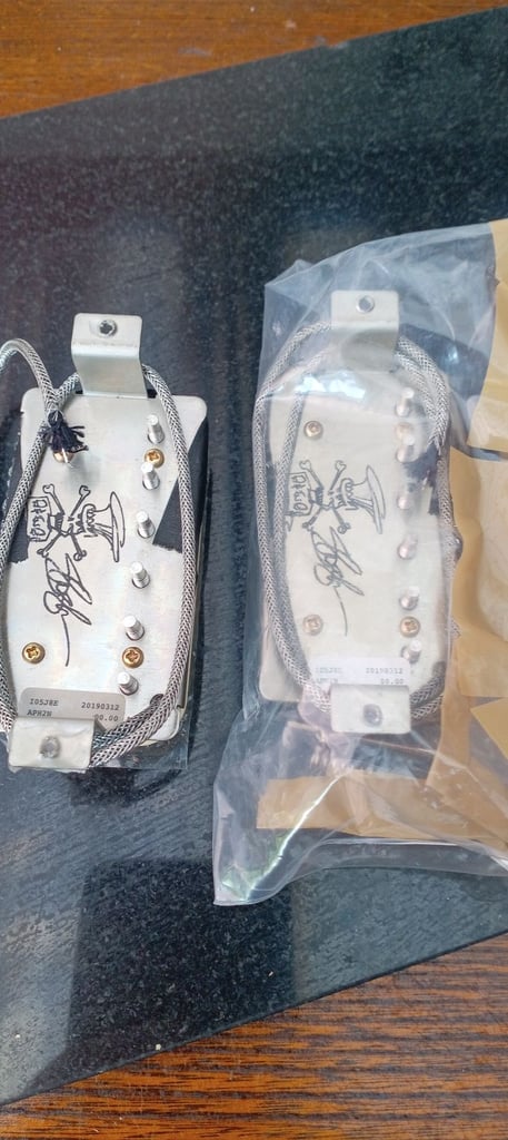 Slash guitar pickups