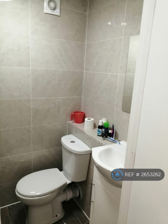 Studio flat in Alderney Gardens, London, UB5 (#2653262)