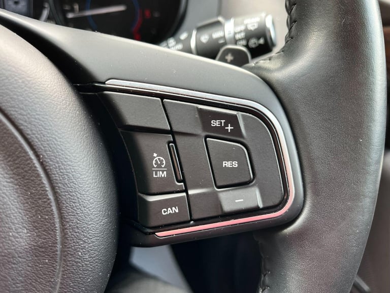 JAGUAR F-PACE 2.0 D180 Portfolio 2016