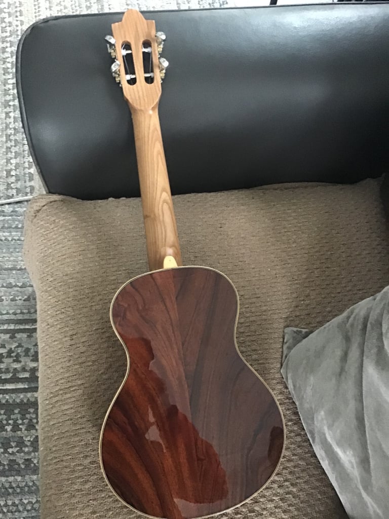 Tenor ukulele 