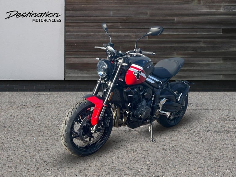 2025 Triumph Trident 660 PREMIUM TWIN COLOUR Petrol black 6 Speed