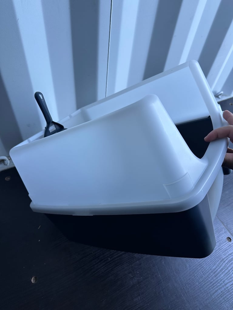 Iris Ohyama Cat Litter Tray with Scoop Grey Easy to Clean Adult Cats Litter Box