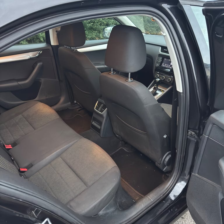 Skoda, OCTAVIA, Hatchback, 2014, Semi-Auto, 1968 (cc), 5 doors